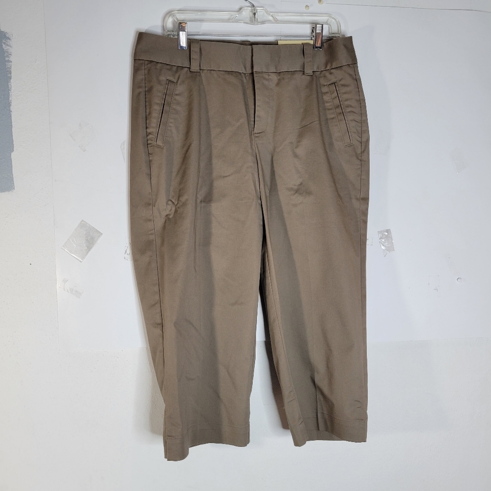 NWT Womans Dockers Stretch Capris Brown Cotton Poly blend Size 12